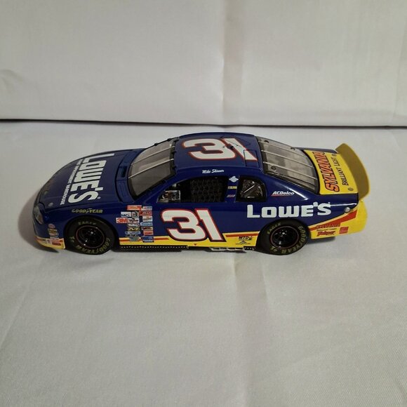 1999 Mike Skinner #31 Lowe's Monte Carlo Elite 1 of 1,000 1:24 Scale Diecast Car - Picture 6 of 10